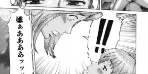 【エロ漫画】息子との温泉旅行中に初対面の男性と関係を持ってしまった未亡人…その男からのメールの指示通りに向かった部屋では全裸で拘束された女将を囲む男達がいた！男達に虐められる女将を見て興奮が抑えられない未亡人は覗きながらオナニーの手を緩められない！【黒岩瑪瑙：インモラル-中編-】