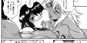 【エロ漫画】チンコの取り合いを始めてしまう肉体関係にある生徒会の巨乳JKと黒ギャル…パイズリやフェラチオしてきて3Pハーレム状態の男性教師が生挿入セックスザーメン中だししまくる！【真鍋譲治：校則違反】