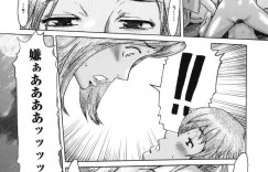 【エロ漫画】息子との温泉旅行中に初対面の男性と関係を持ってしまった未亡人…その男からのメールの指示通りに向かった部屋では全裸で拘束された女将を囲む男達がいた！男達に虐められる女将を見て興奮が抑えられない未亡人は覗きながらオナニーの手を緩められない！【黒岩瑪瑙：インモラル-中編-】