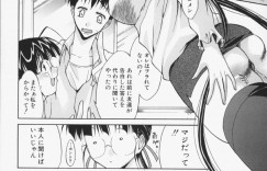 【エロ漫画】男子生徒の告白を陰から見守る巨乳メガネ女教師…振られてしまった男子生徒が自殺してしまうと勘違いして慌てて出ていくと転んでしまいクマのパンツを見られてしまう！【紫みねみ：先走れっ！みつ先生ッ!!】